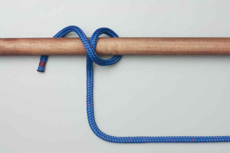 Clove hitch step 4