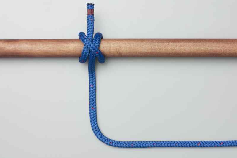 Clove Hitch Tied with Rope End, Step-by-Step Animation