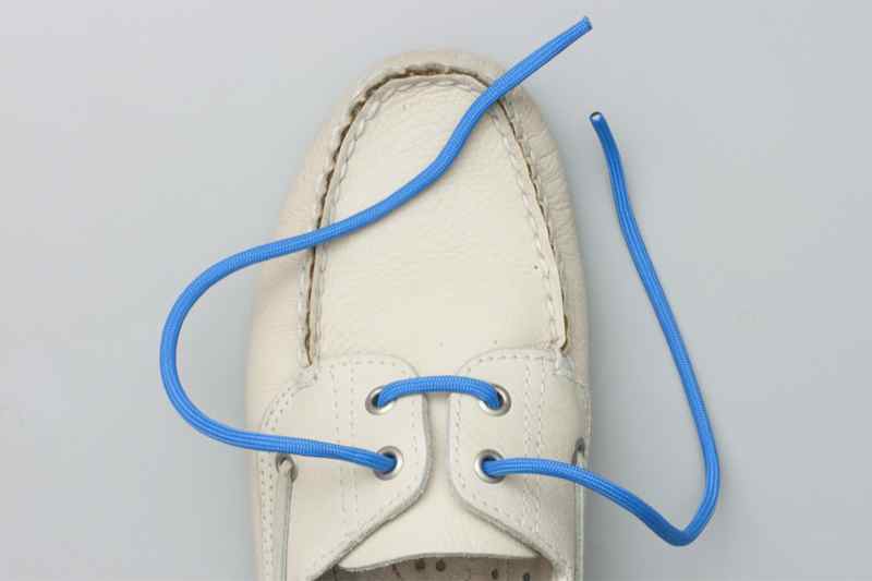 tying shoelaces without bow