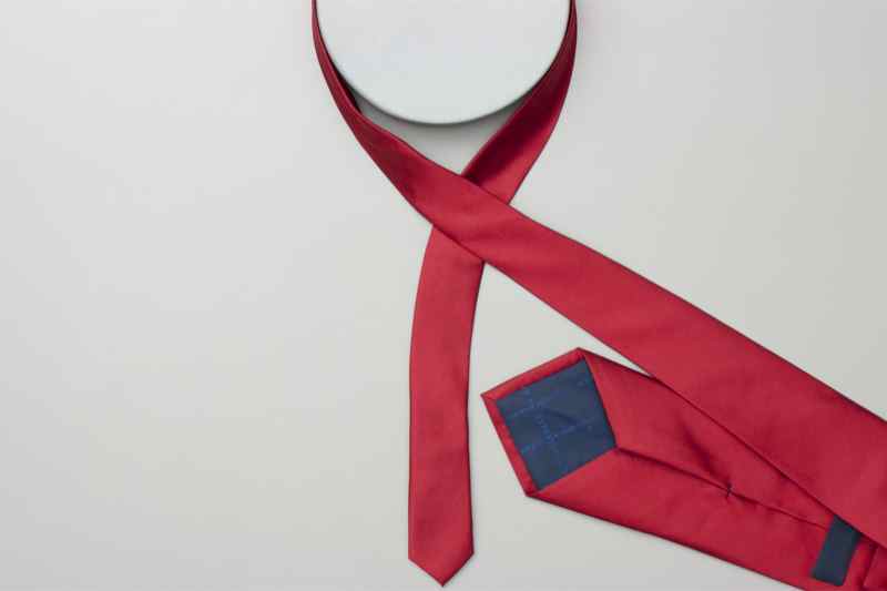 How to tie a tie - The four in hand knot